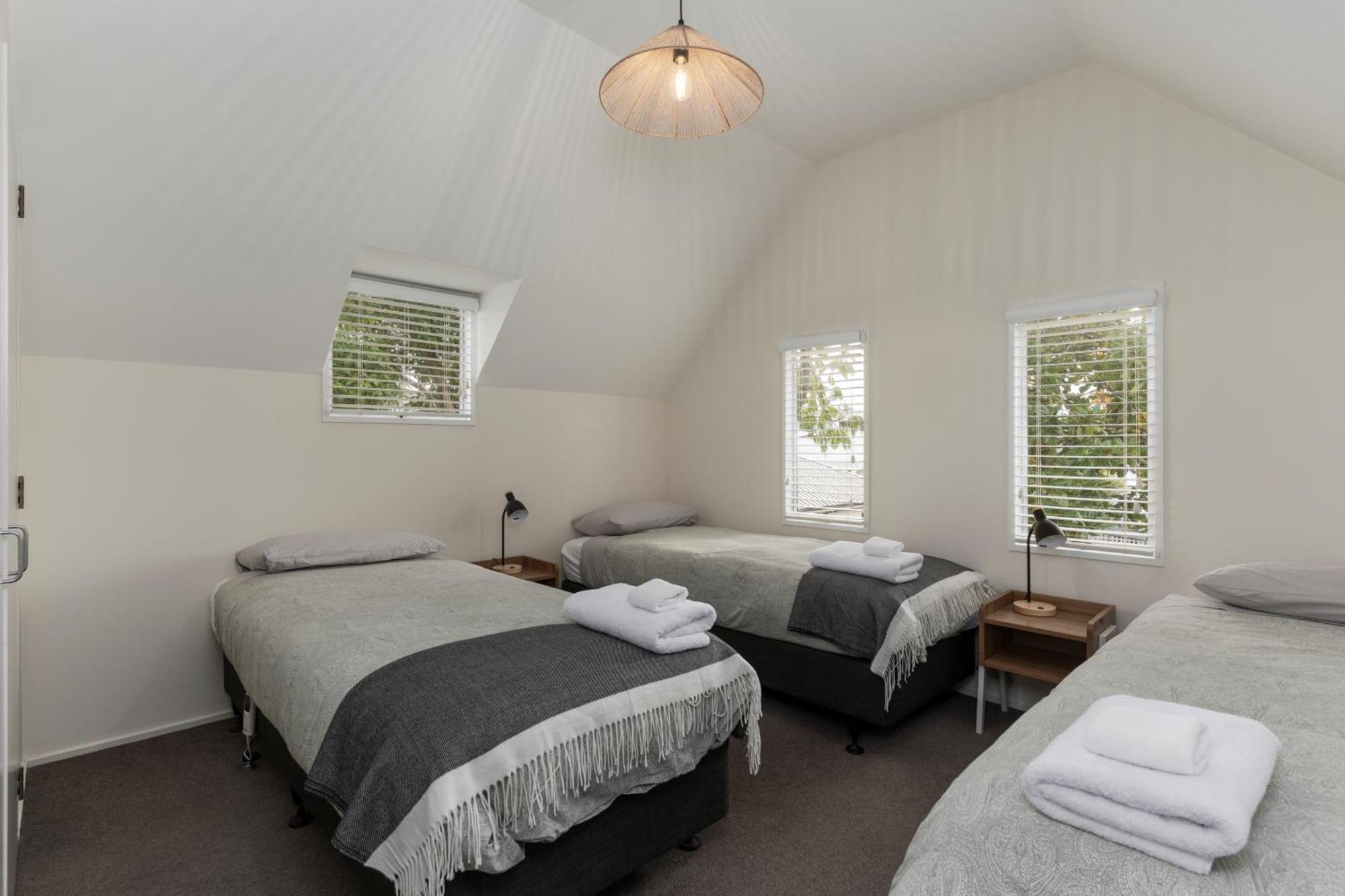 Entire House 2 Bedroom Free Carpark Apartment