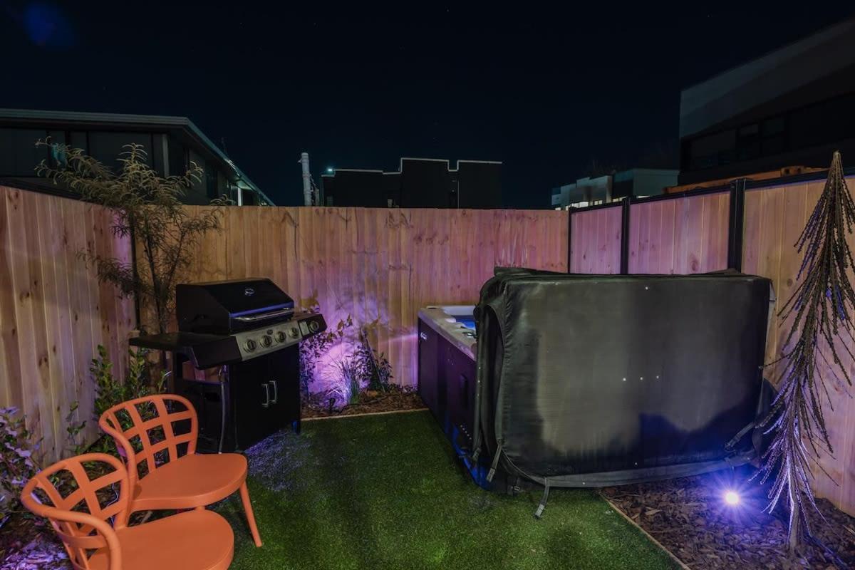 High Roller Luxury Casino & Hot Tub Holiday home *