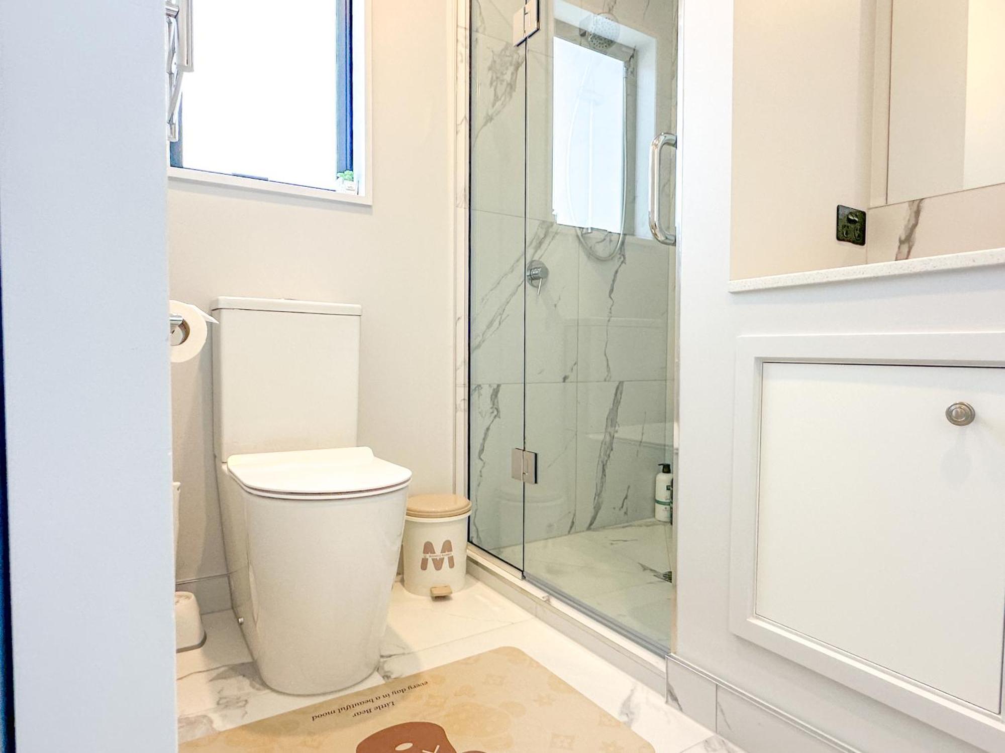 Graceful 3br Beside Uc