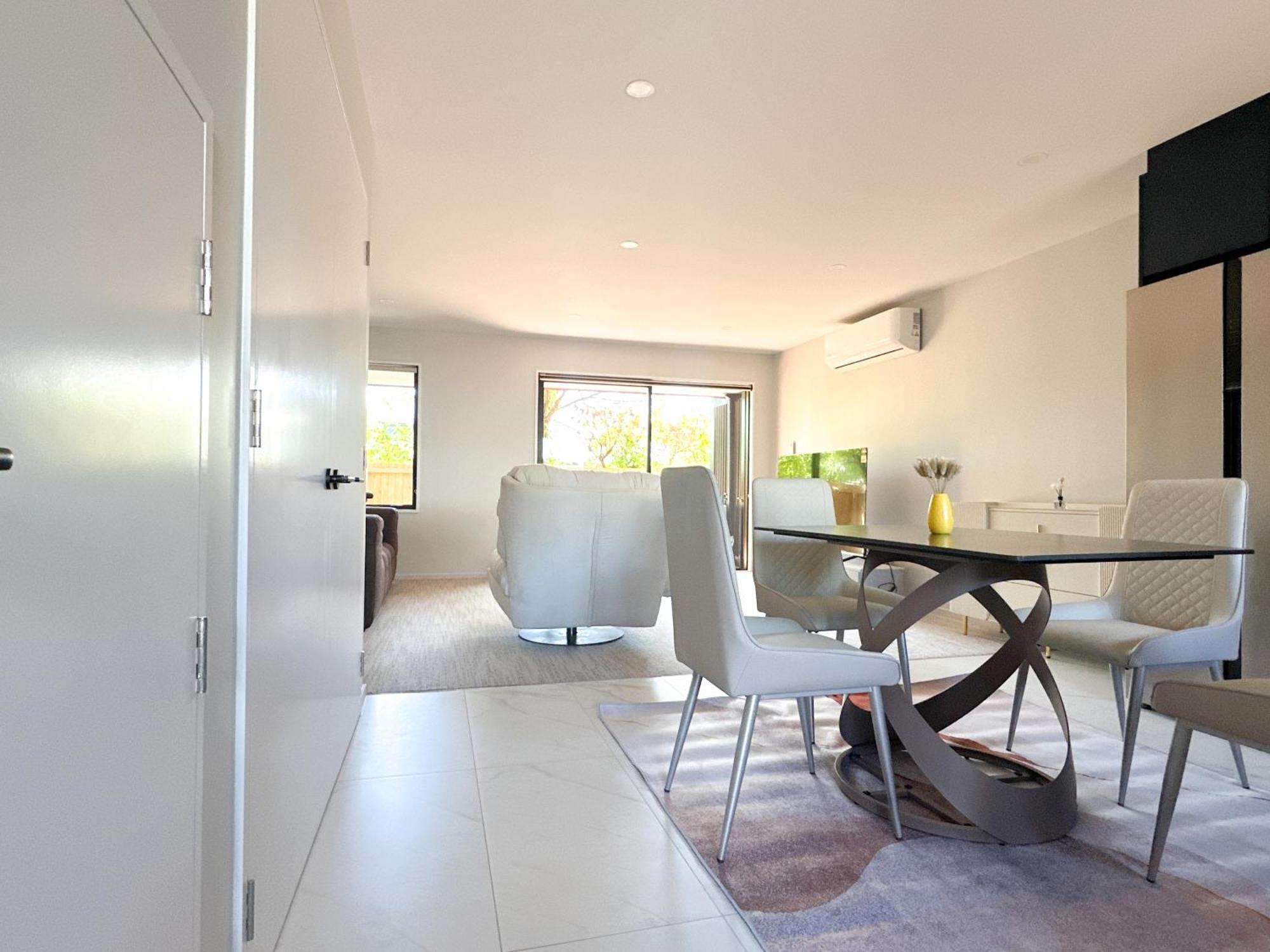 Graceful 3br Beside Uc Holiday home