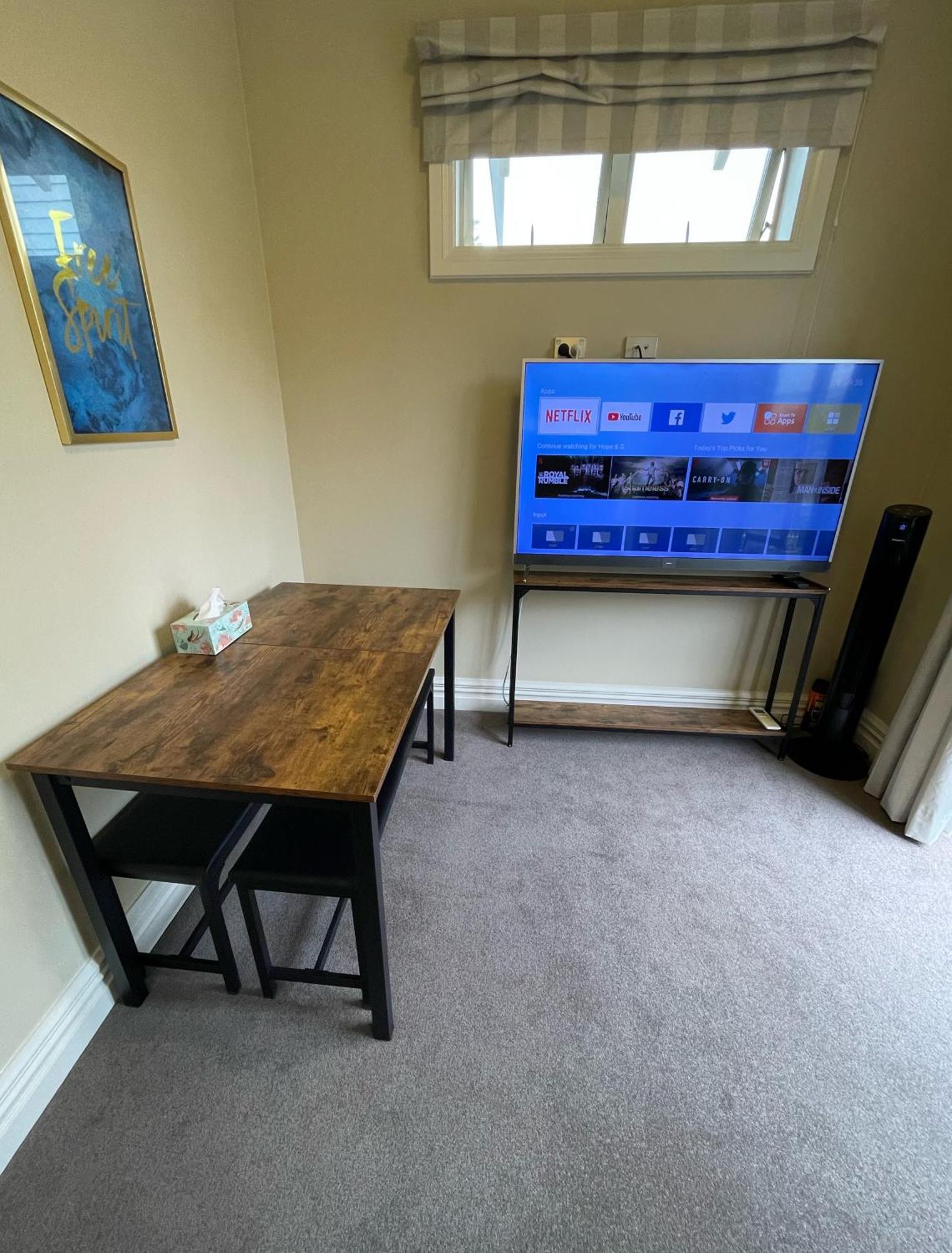 Quiet And New Cnzhouse With Yard Near River In Cbd *