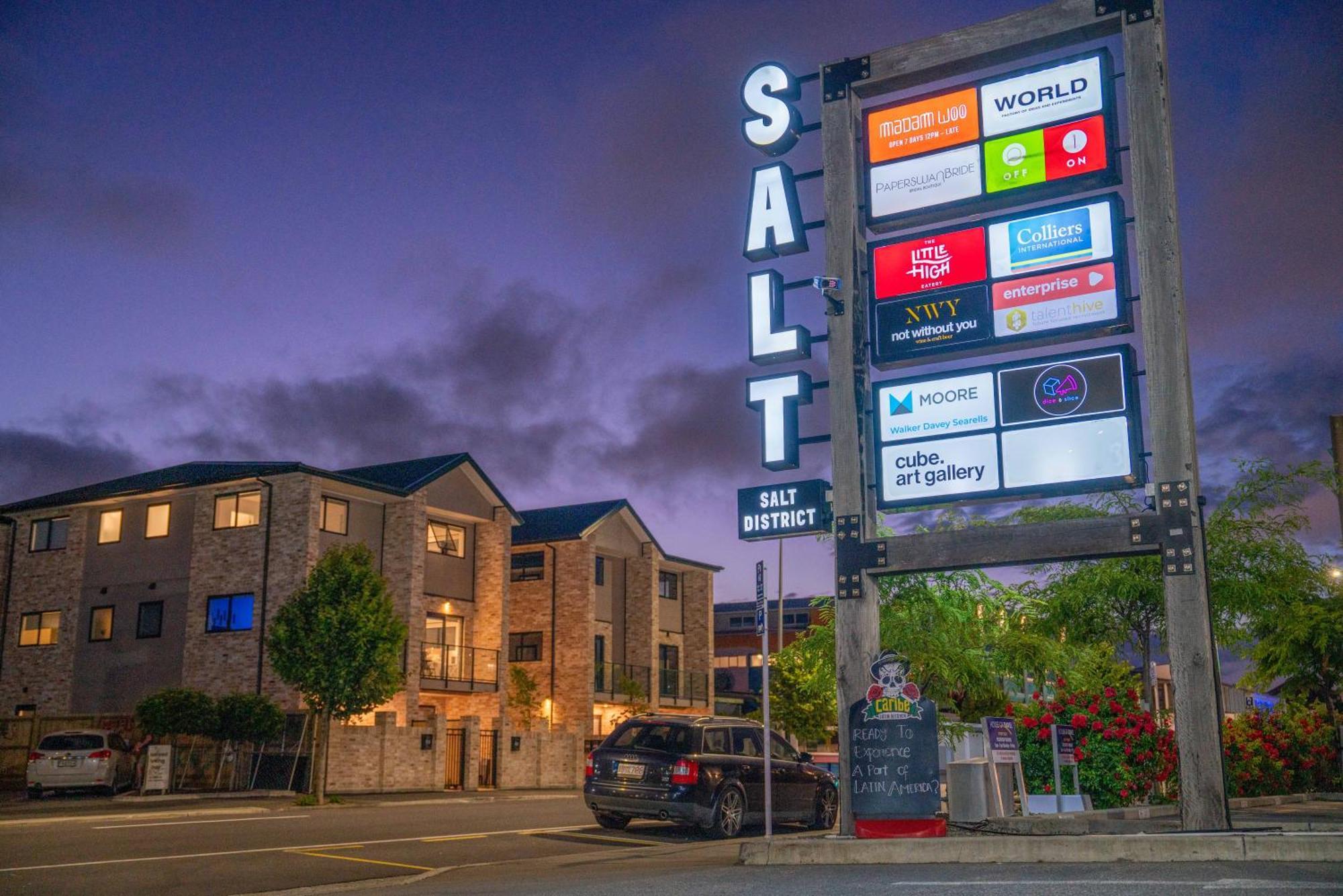 Apartment Entertainment Hub 2 Bed 2 Bath W Carpark Christchurch