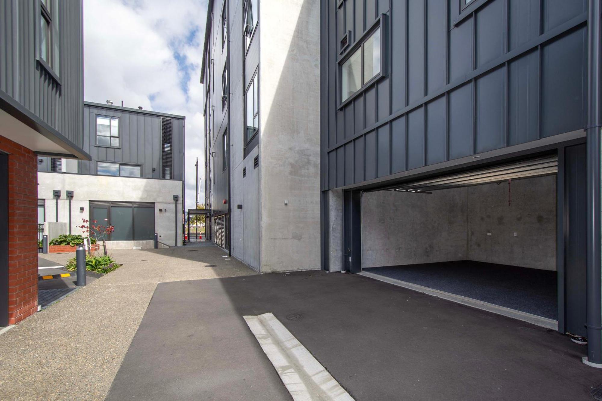 - 4 Bedroom Gym Membership Apartment