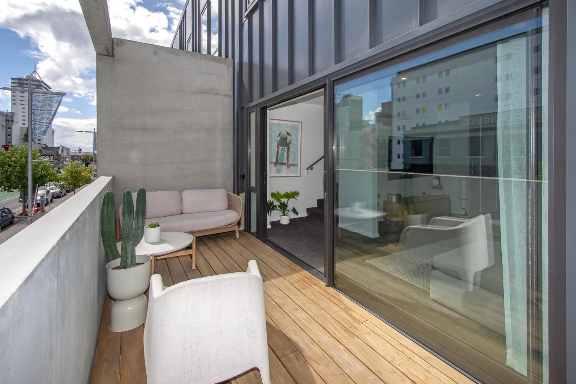 - 4 Bedroom Gym Membership Apartment *