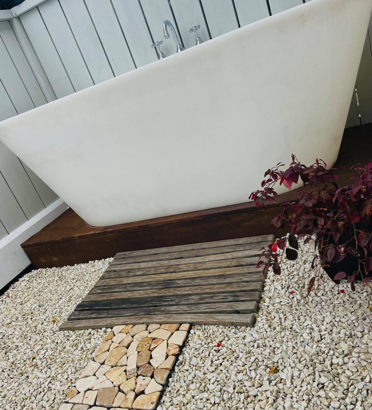 Apartment Charm Adorable, Cute With Outdoor Bath Christchurch