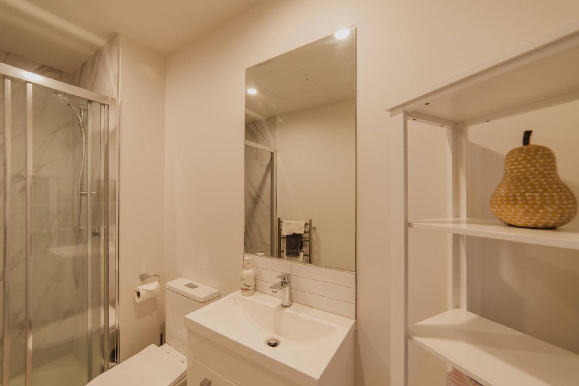 1br - Balcony Kitchen & Bath *