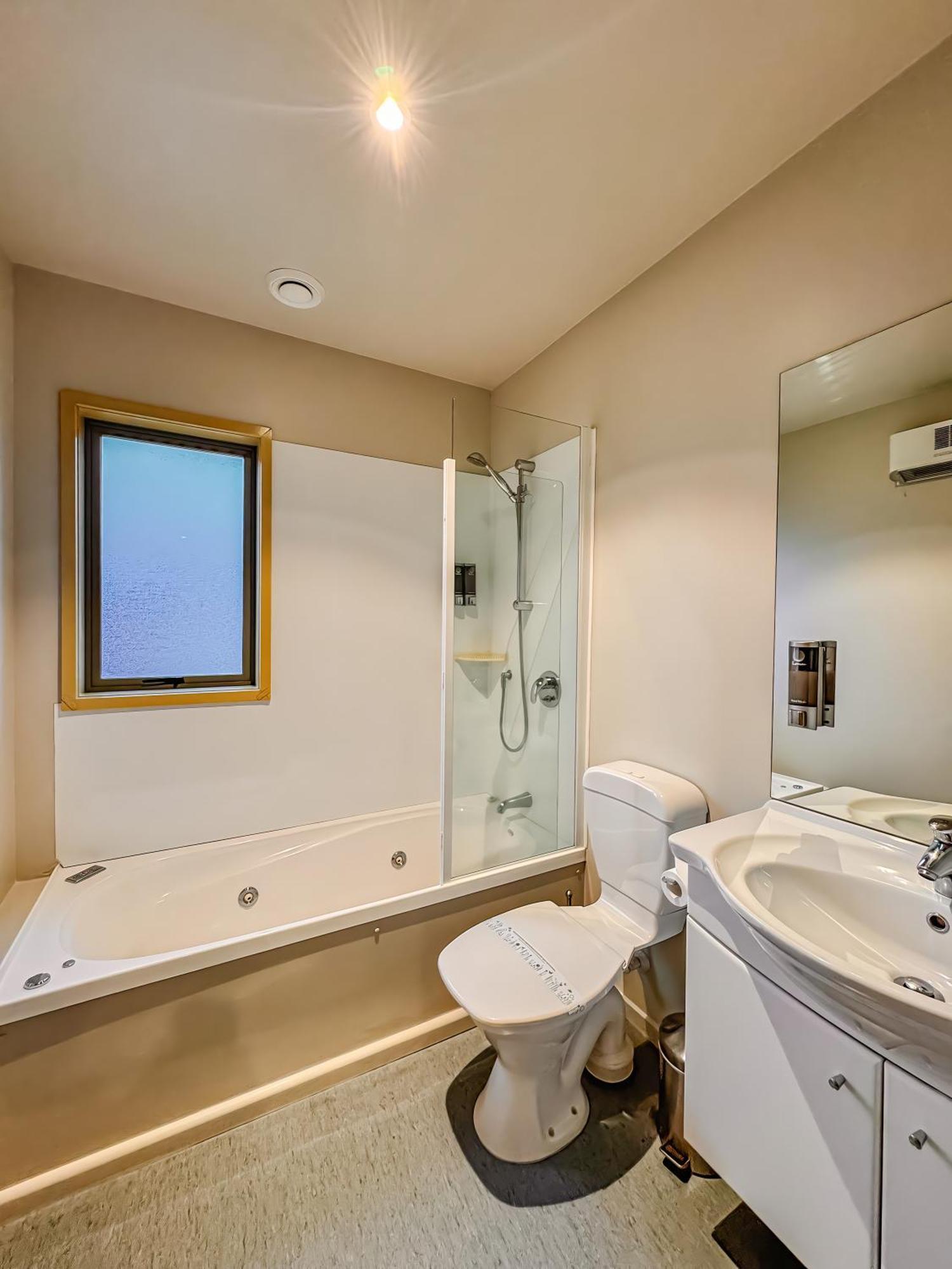 Bealey Avenue 4*