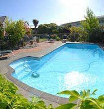 Ashford Motor 4*