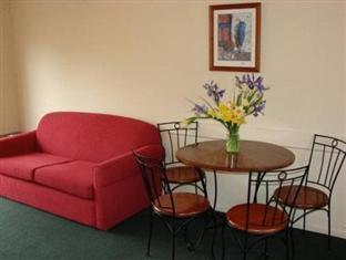 Tudor Court Motel 4*