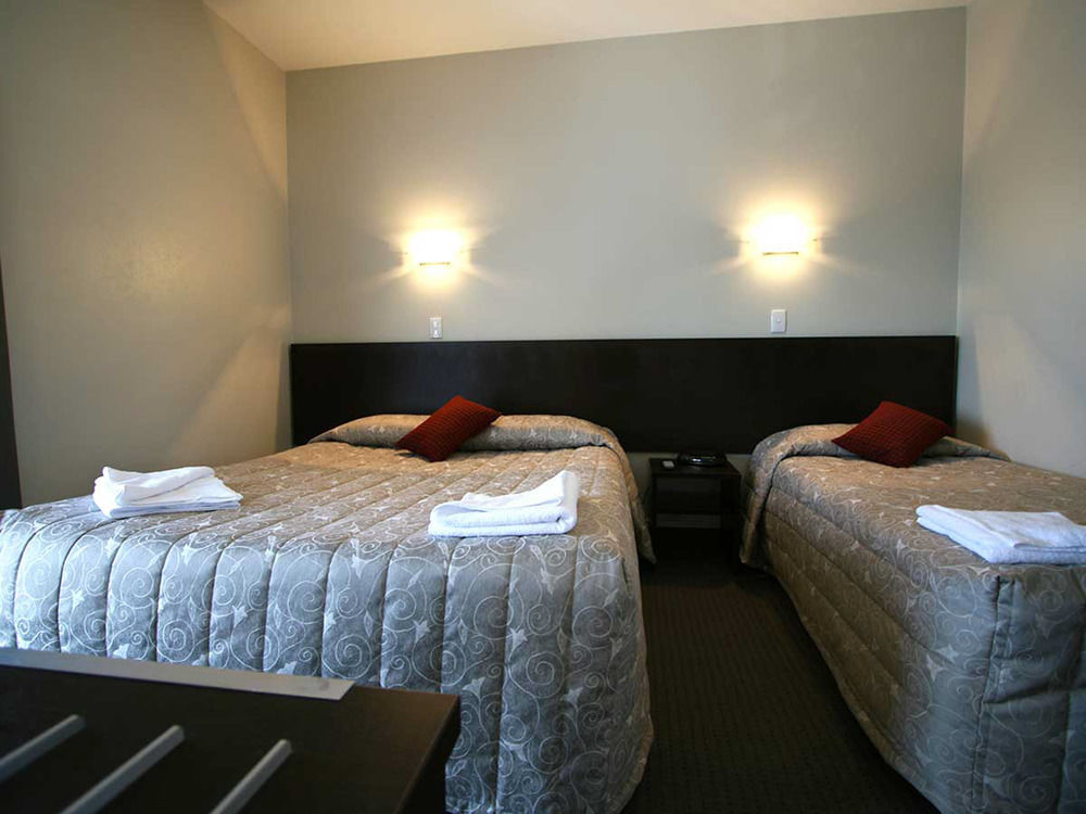 Ashford Motor 4*