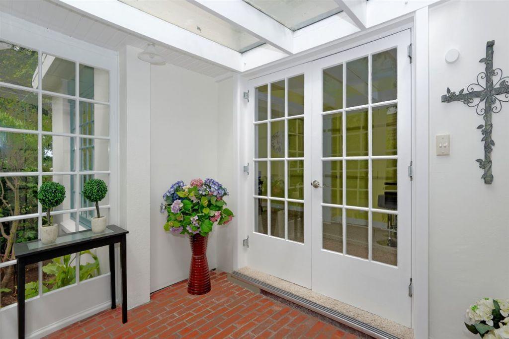 On Hagley Park, Central, A Free Ride To Railway Station Bed & Breakfast