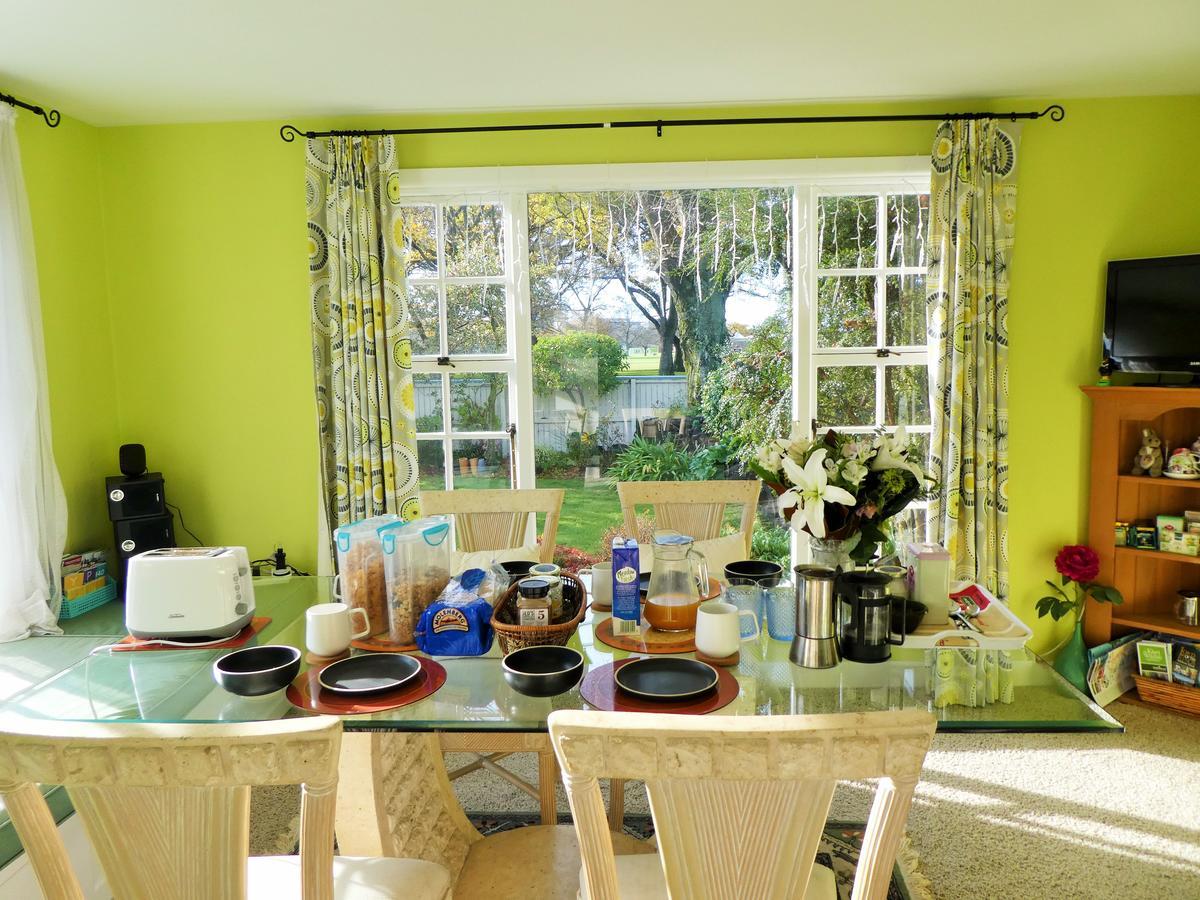 Bed & Breakfast On Hagley Park, Central, A Free Ride To Railway Station 3*