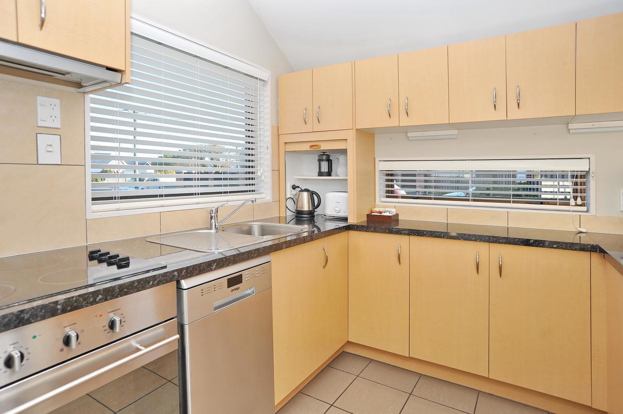 Gordon Villa 1 - Christchurch Holiday Homes * Christchurch