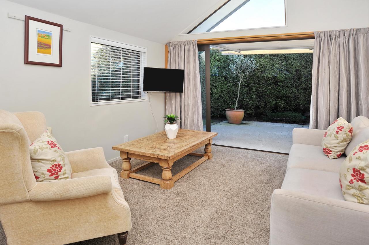 Holiday home Gordon Villa 1 - Christchurch Holiday Homes Christchurch
