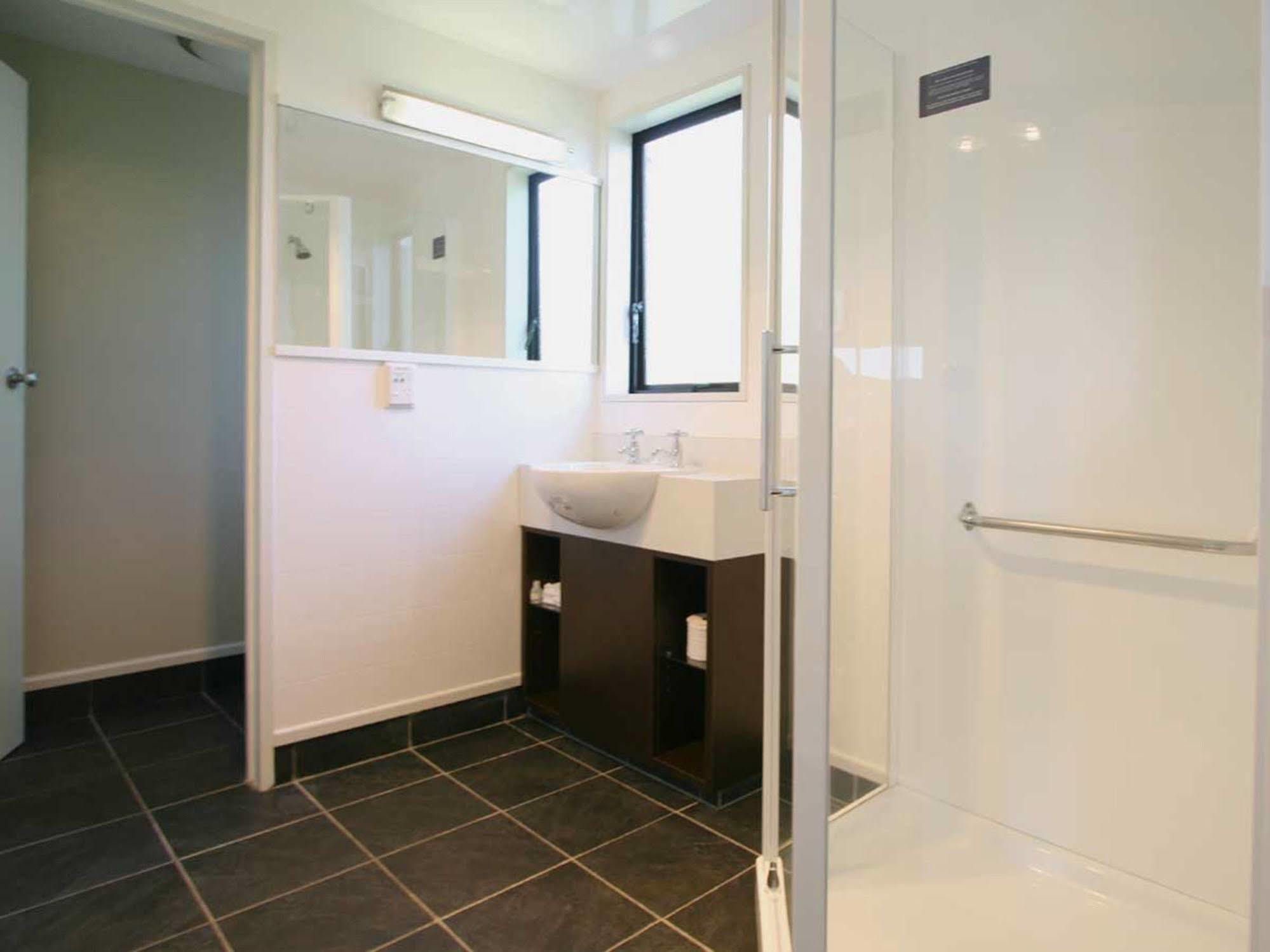 Ashford Motor Motel 4*