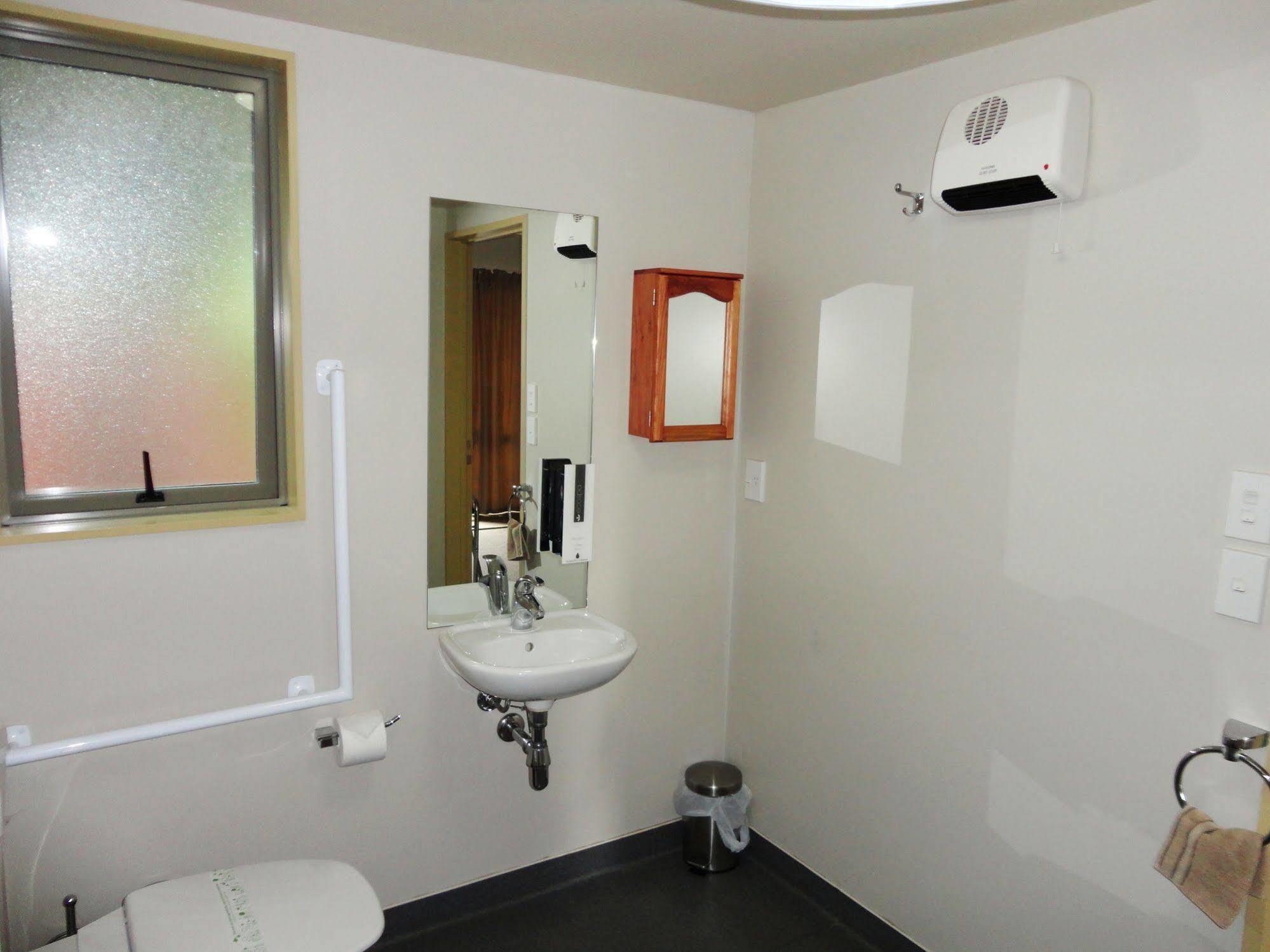 Bealey Avenue Motel