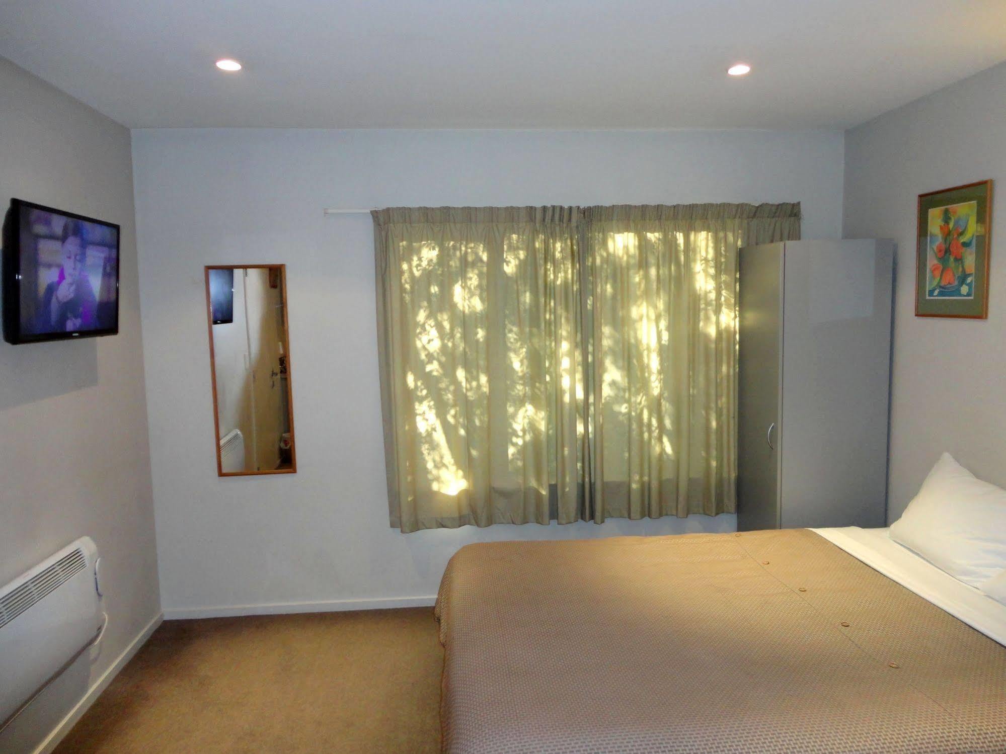 Bealey Avenue Motel 4*