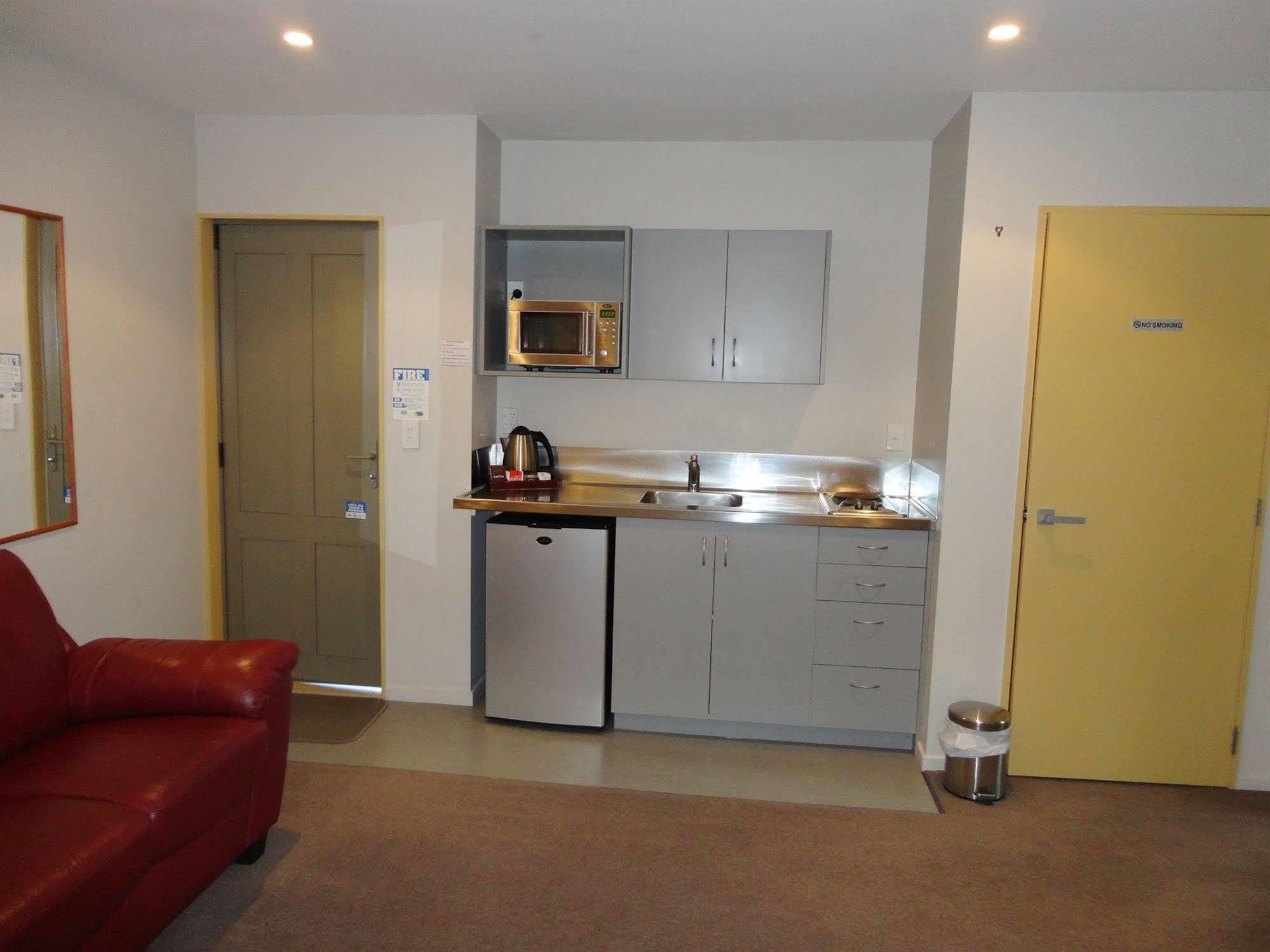 Motel Bealey Avenue 4*