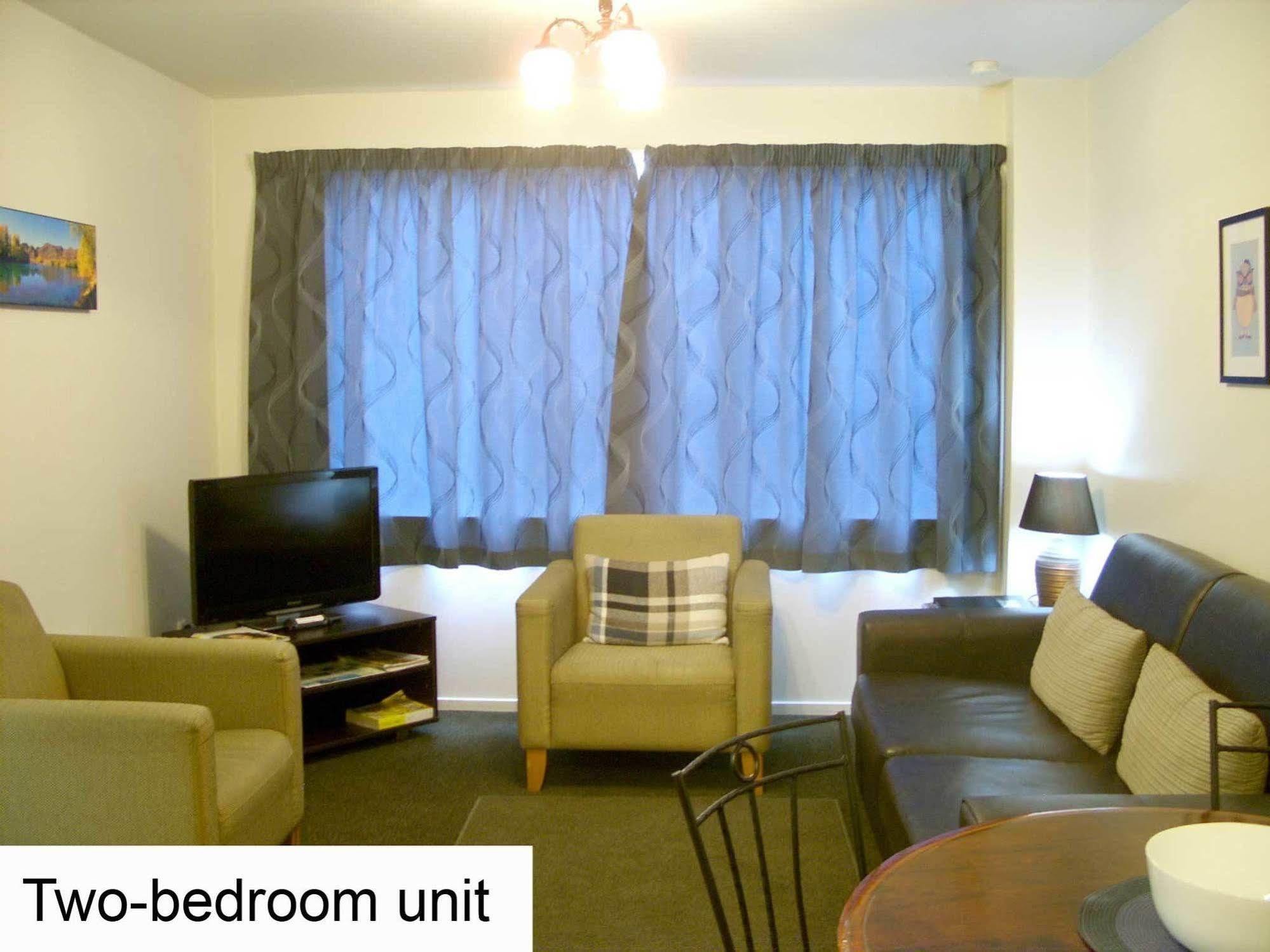 Tudor Court Motel 4*