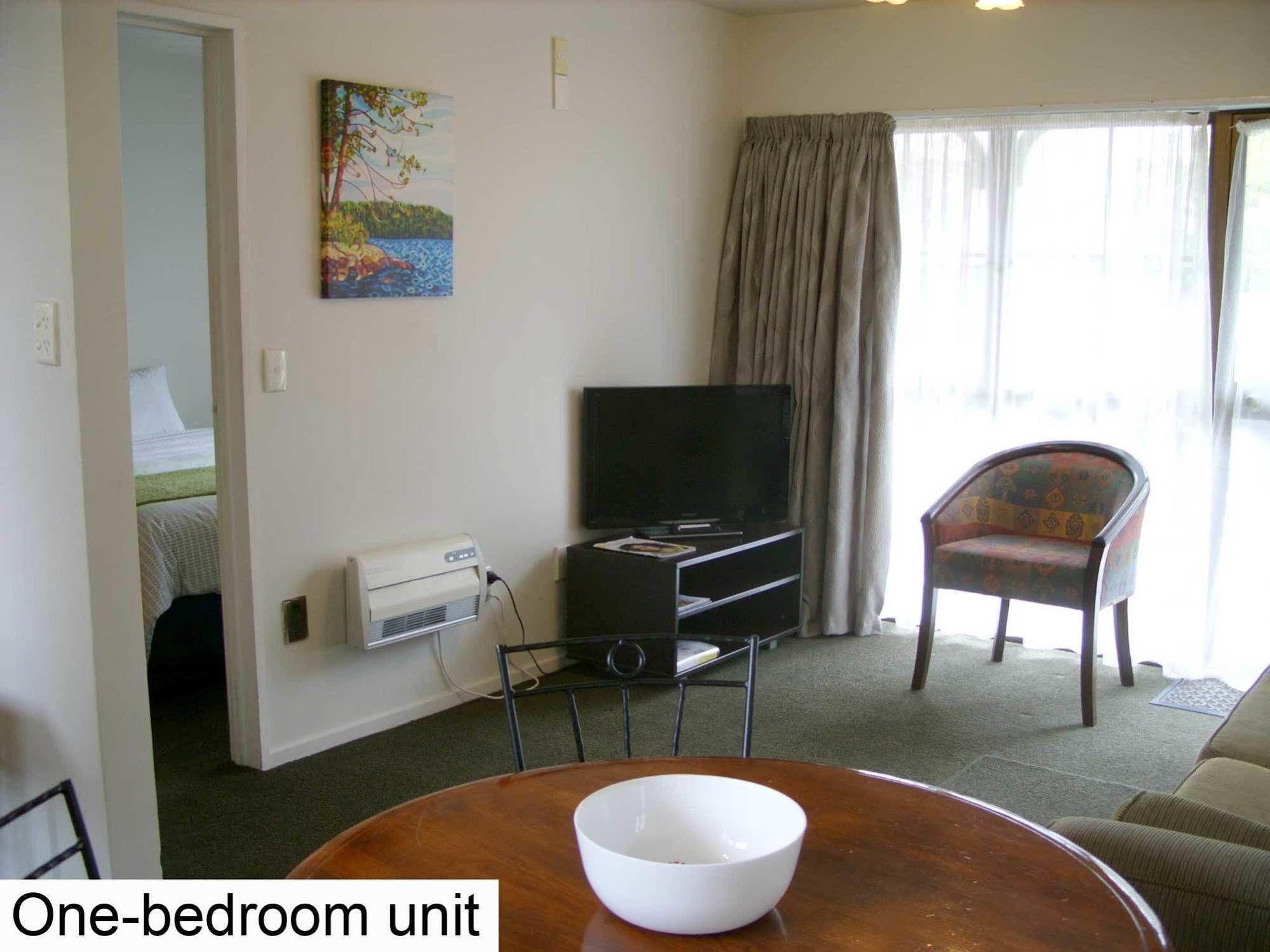 Tudor Court Motel 4*