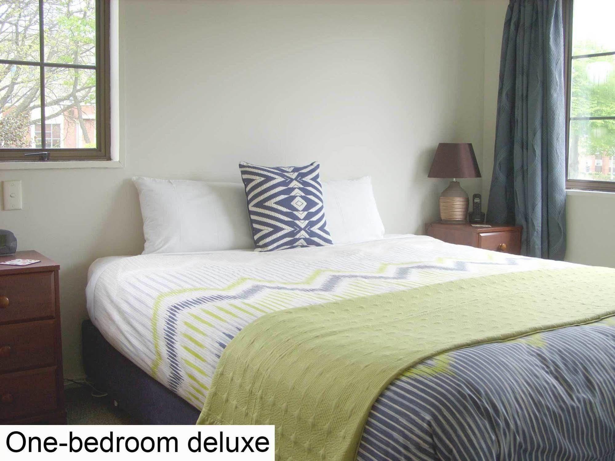 Tudor Court 4*