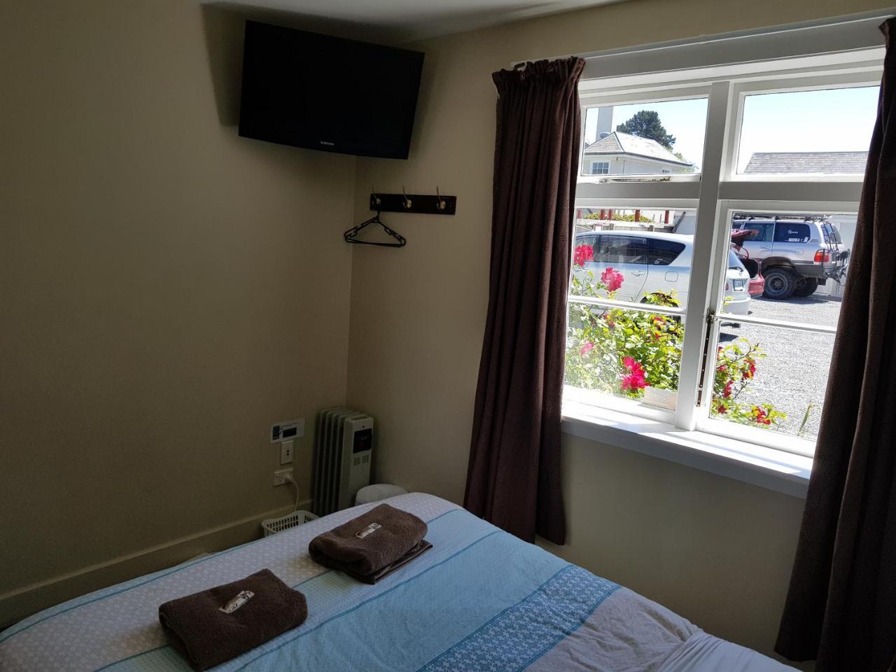 Dorset House Backpackers Hostel *