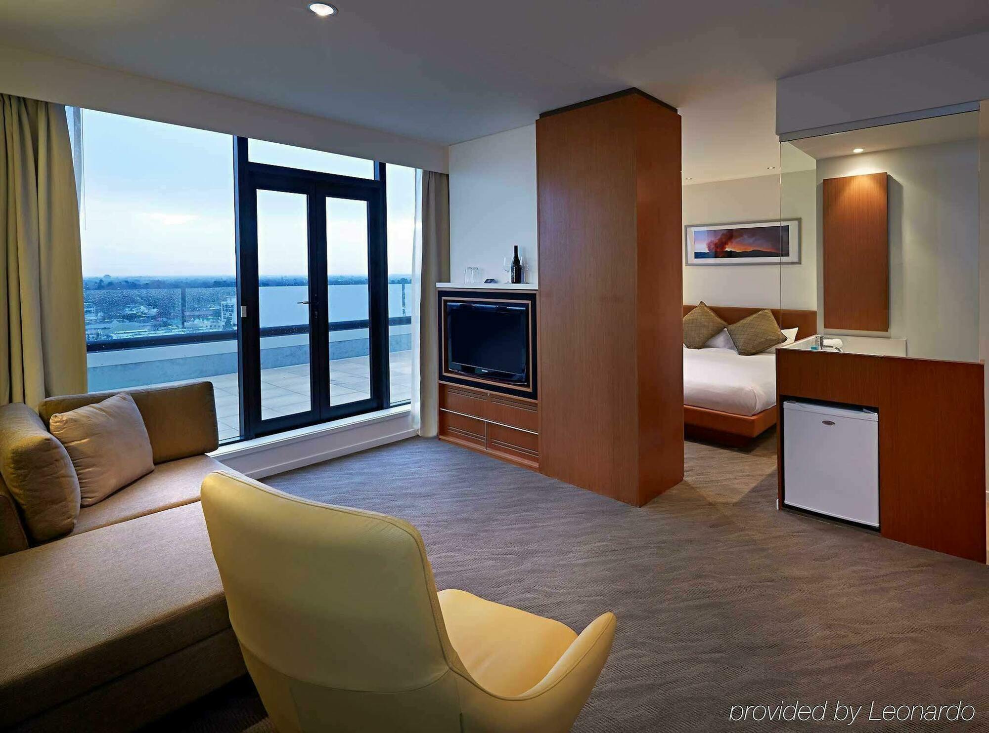 Novotel Cathedral Square 4*